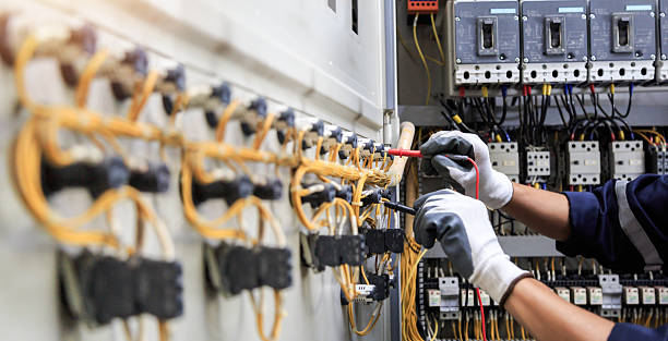 Professional Electrician technician working in Elmwood Park, IL